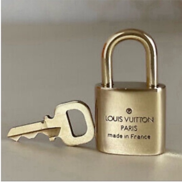 Authentic Louis Vuitton Lock and Key Travel Bag Accessory Shoulder Bag Lock - Picture 2 of 5